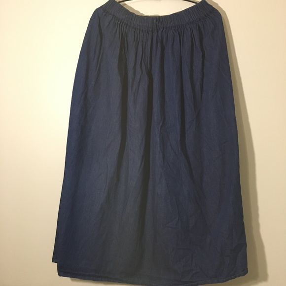 Guess Dresses & Skirts - //vintage guess denim skirt//